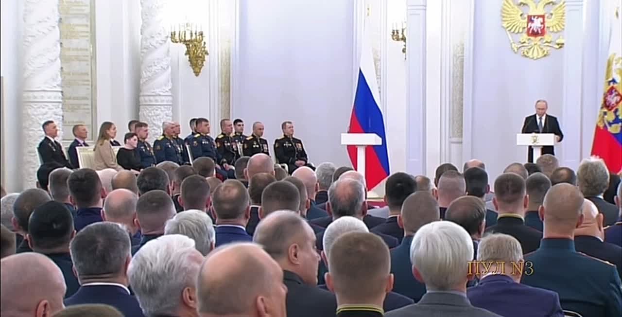 Путин - на церемонии вручения медалей «Золотая Звезда» Героям России: