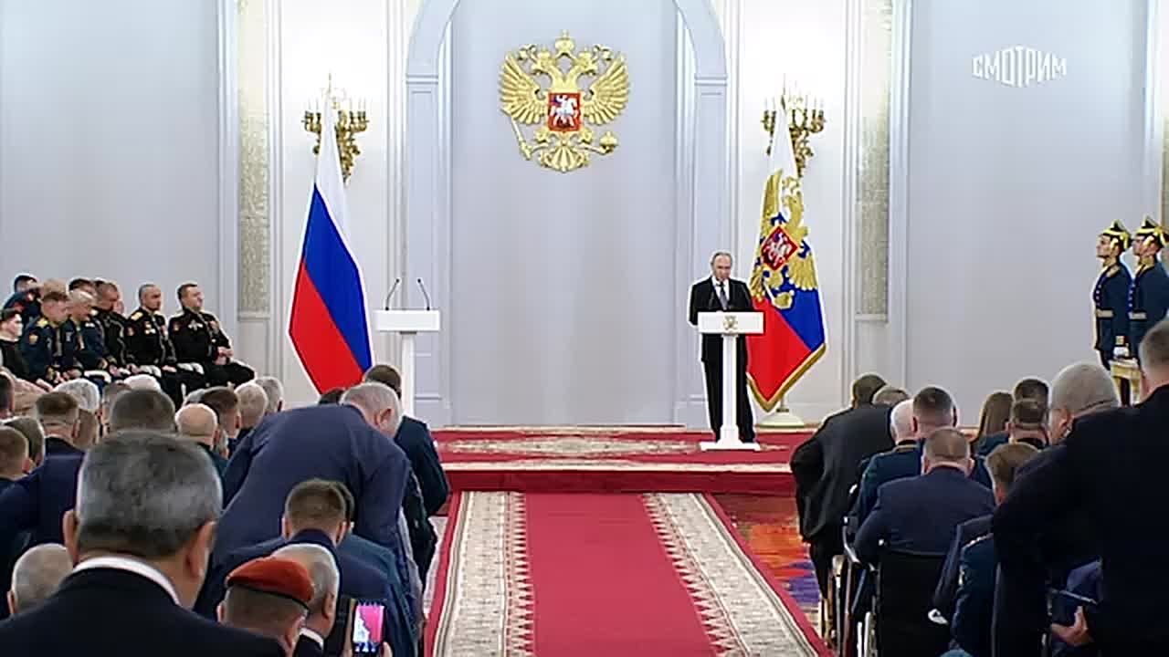 Владимир Путин в День Героев Отечества вручил Героям России медали «Золотая Звезда»