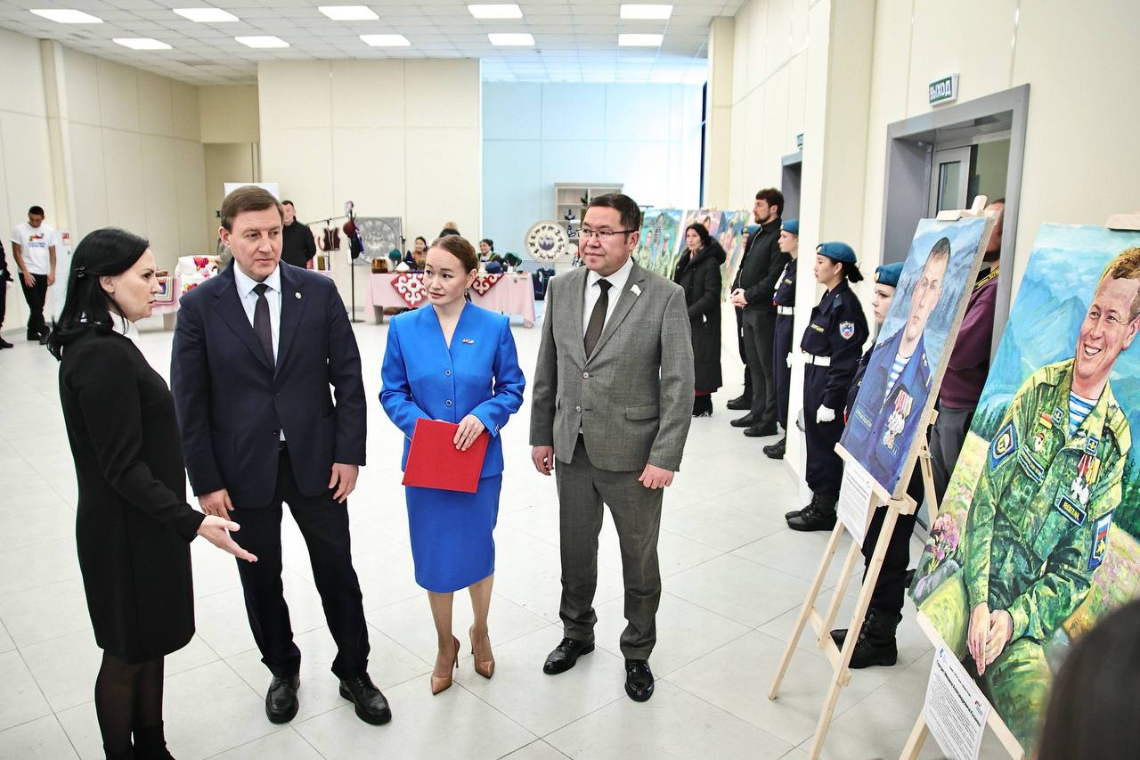 Андрей Турчак: День Героев Отечества. Сегодня мы чествуем тех, кто своими подвигами, трудом и выдающимися делами навсегда вписал свои имена в историю Республики и всей нашей страны Андрей Турчак: День Героев Отечества. Сегодня мы чествуем тех, кто своими подвигами, трудом и выдающимися делами навсегда вписал свои имена в историю Республики и всей нашей страны