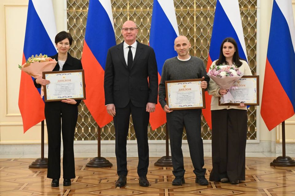 Дмитрий Чернышенко наградил лауреатов первой премии Правительства России в области детской и подростковой литературы Дмитрий Чернышенко наградил лауреатов первой премии Правительства России в области детской и подростковой литературы
