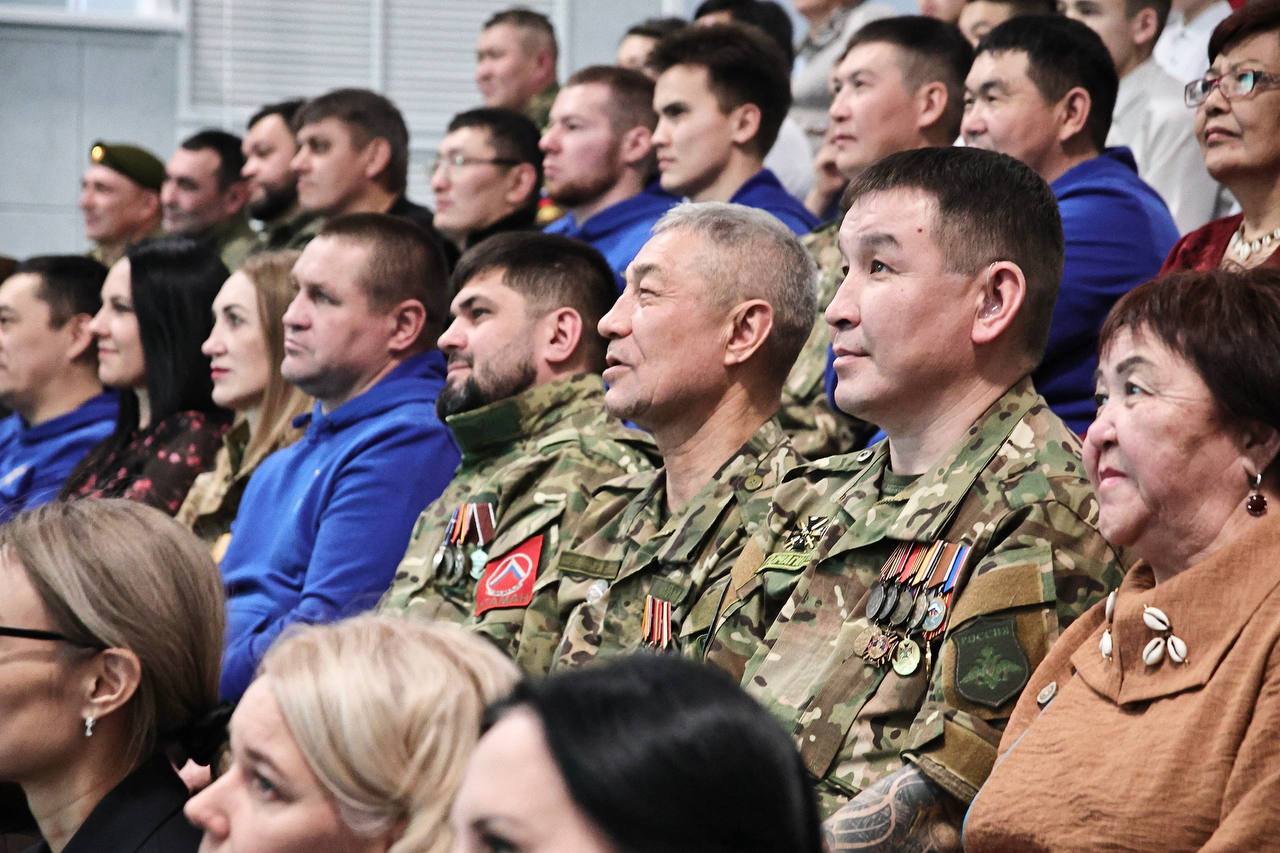 Андрей Турчак: День Героев Отечества. Сегодня мы чествуем тех, кто своими подвигами, трудом и выдающимися делами навсегда вписал свои имена в историю Республики и всей нашей страны Андрей Турчак: День Героев Отечества. Сегодня мы чествуем тех, кто своими подвигами, трудом и выдающимися делами навсегда вписал свои имена в историю Республики и всей нашей страны