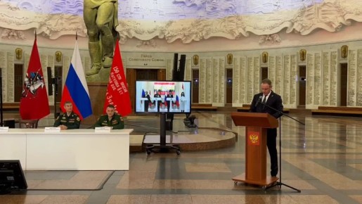 Единая Россия хочет законодательно закрепить обязательное наличие креста на изображениях государственной символики с гербом России