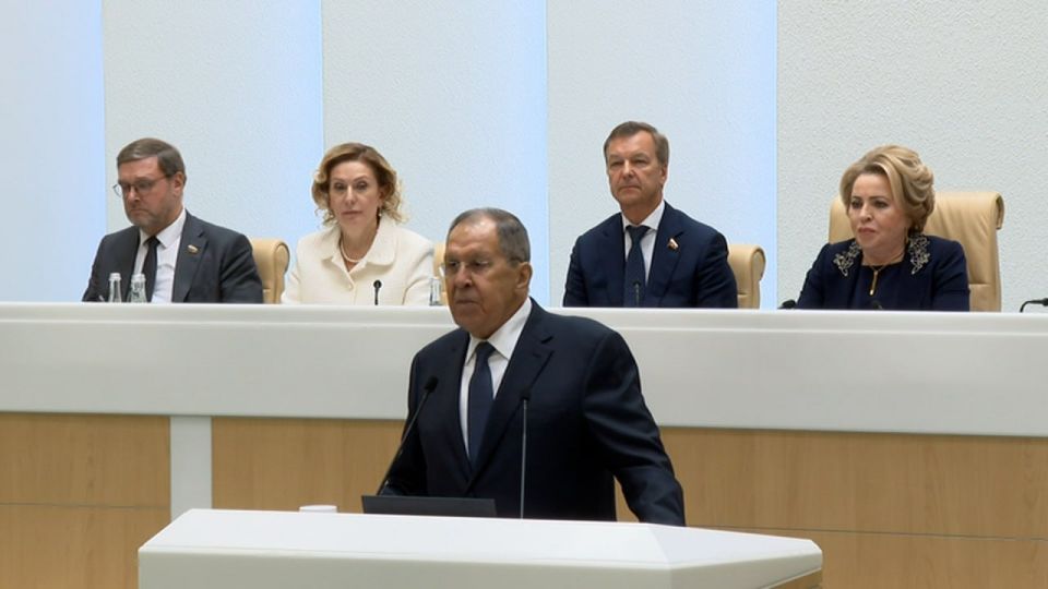 Россия и США договорились о продолжении работы по урегулированию на Украине, рассказал Сергей Лавров в ходе правительственного часа в Совфеде