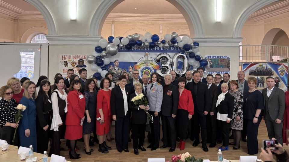 Тульские полицейские и общественники поздравили Юридический полицейский колледж с 30-летием