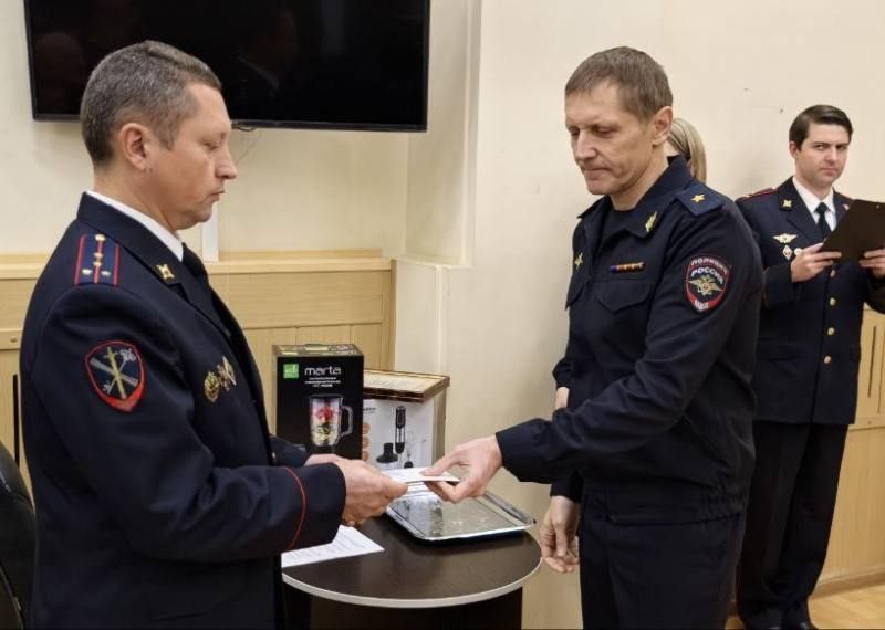 В УМВД России по Тульской области поздравили с профессиональным праздником сотрудников ведомственной службы связи