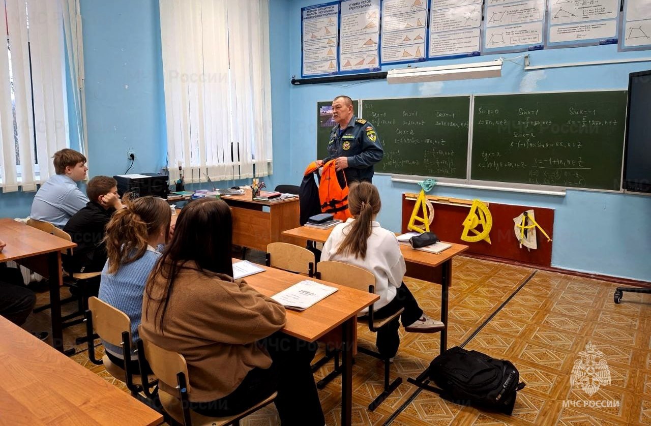 Инспекторы ГИМС МЧС России научили дeтей оказывать помощь провалившемуся под лед Инспекторы ГИМС МЧС России научили дeтей оказывать помощь провалившемуся под лед