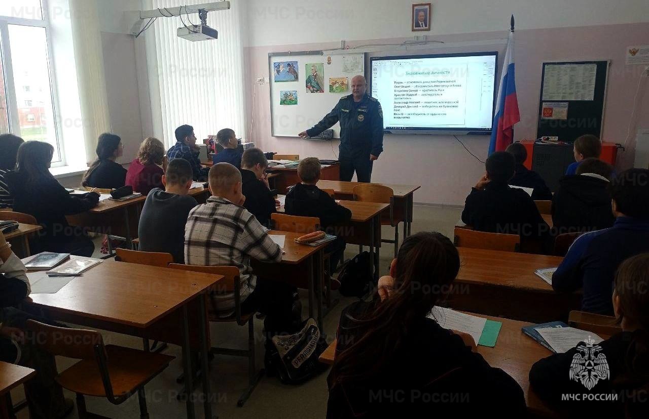 Инспекторы ГИМС МЧС России научили дeтей оказывать помощь провалившемуся под лед Инспекторы ГИМС МЧС России научили дeтей оказывать помощь провалившемуся под лед