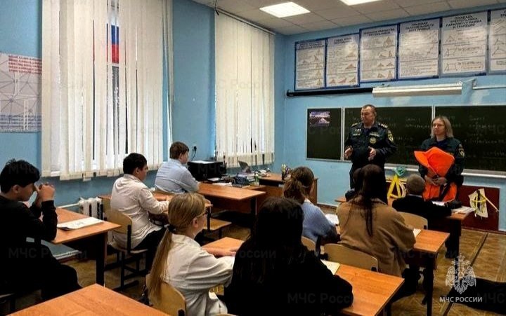 Инспекторы ГИМС МЧС России научили дeтей оказывать помощь провалившемуся под лед Инспекторы ГИМС МЧС России научили дeтей оказывать помощь провалившемуся под лед