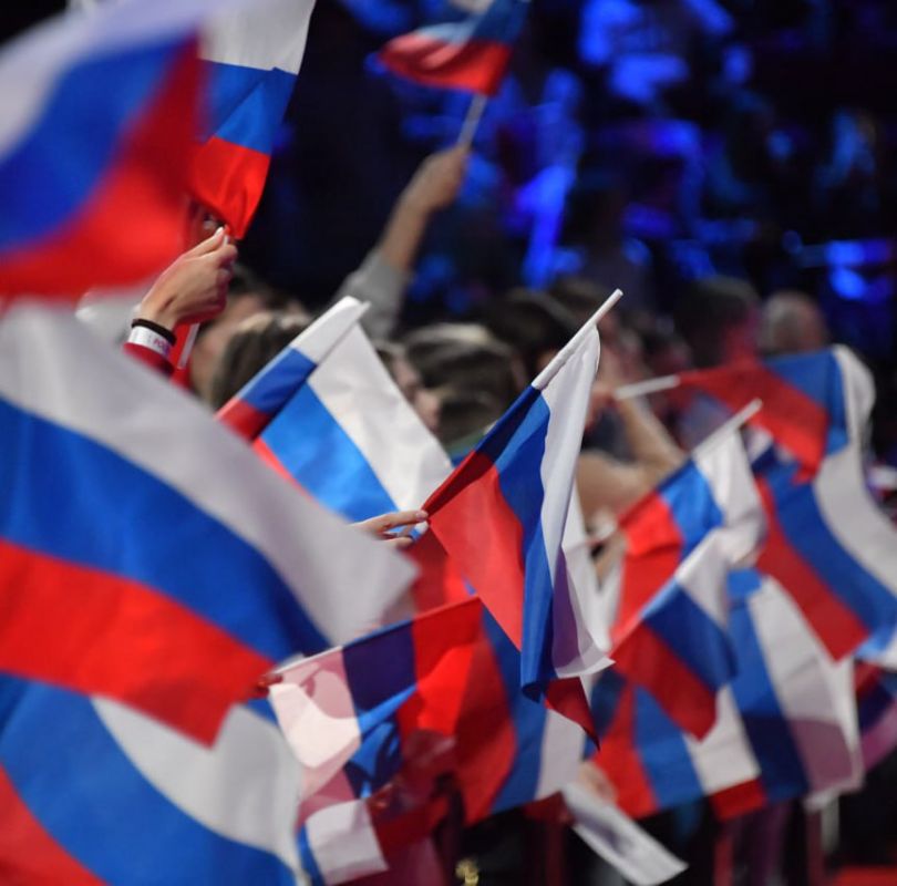 Международный олимпийский комитет рекомендовал допустить российских юношей в индивидуальных и командных видах спорта к турнирам с флагом и гимном, сообщил Дегтярев