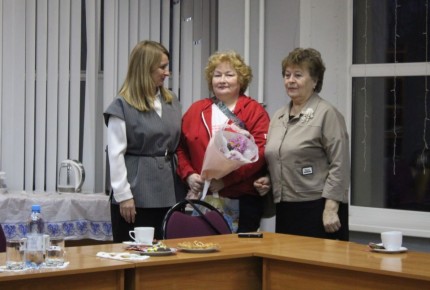 Женщины Новомосковска на круглом столе обсудили своё участие в помощи воинам на СВО