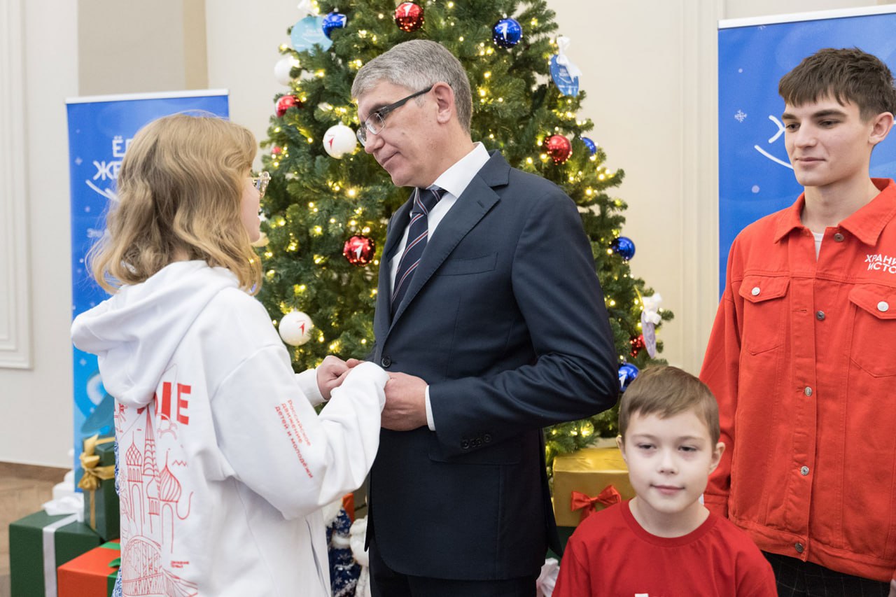 Конструктор, велосипед и Парад Победы: в регионе стартовала «Ёлка желаний» Конструктор, велосипед и Парад Победы: в регионе стартовала «Ёлка желаний»