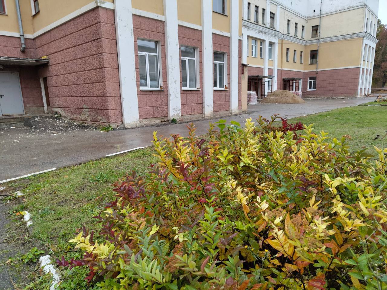 Дмитрий Миляев: В Новомосковской больнице продолжается капитальный ремонт инфекционного отделения Дмитрий Миляев: В Новомосковской больнице продолжается капитальный ремонт инфекционного отделения