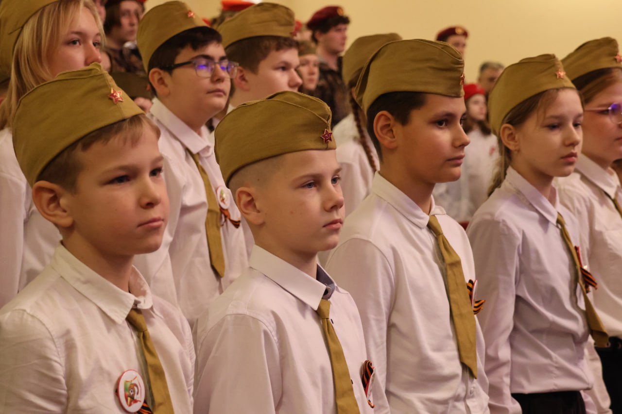 В Новомосковске прошел 3-й муниципальный слет юнармейцев «Наследники Героев» В Новомосковске прошел 3-й муниципальный слет юнармейцев «Наследники Героев»