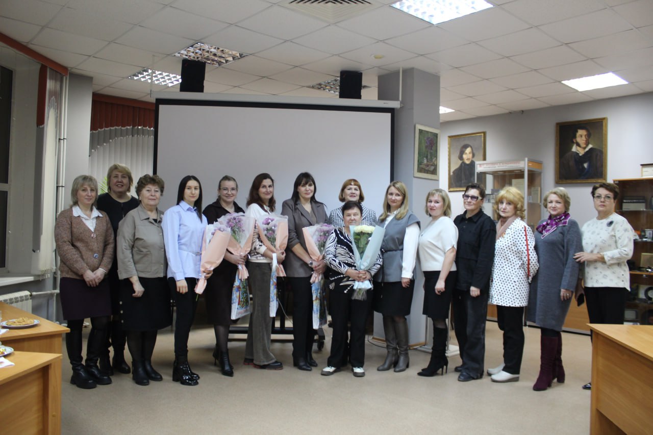 Женщины Новомосковска на круглом столе обсудили своё участие в помощи воинам на СВО Женщины Новомосковска на круглом столе обсудили своё участие в помощи воинам на СВО