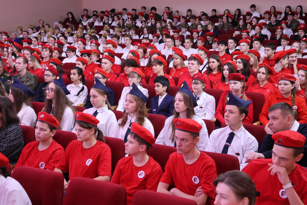 В Новомосковске прошел 3-й муниципальный слет юнармейцев «Наследники Героев» В Новомосковске прошел 3-й муниципальный слет юнармейцев «Наследники Героев»