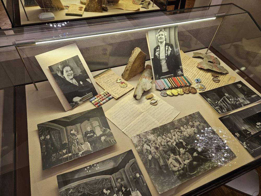 Михаил Онуфриенко: В этом сумасшедшем доме просто обязано быть место прекрасному, иначе от происходящего вокруг можно просто свихнуться Михаил Онуфриенко: В этом сумасшедшем доме просто обязано быть место прекрасному, иначе от происходящего вокруг можно просто свихнуться