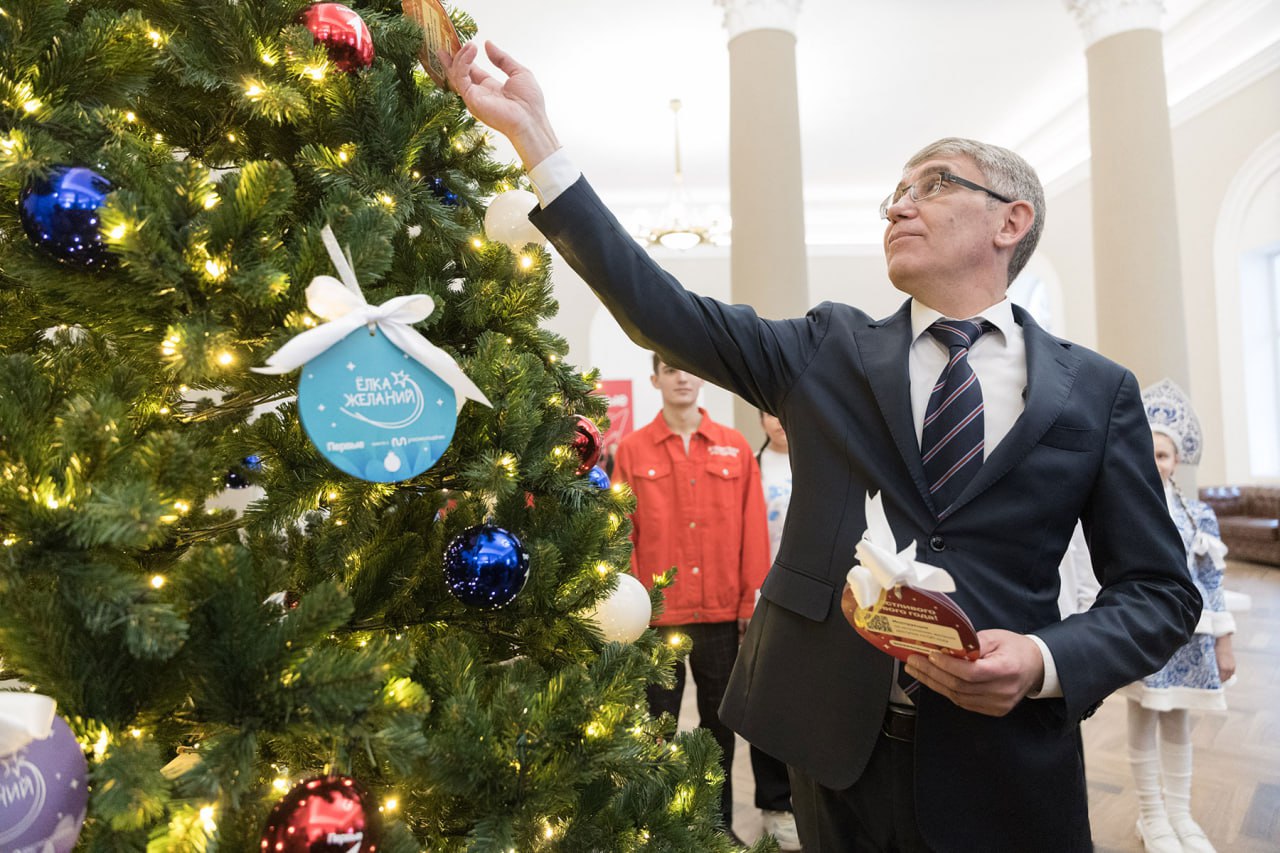 Конструктор, велосипед и Парад Победы: в регионе стартовала «Ёлка желаний» Конструктор, велосипед и Парад Победы: в регионе стартовала «Ёлка желаний»