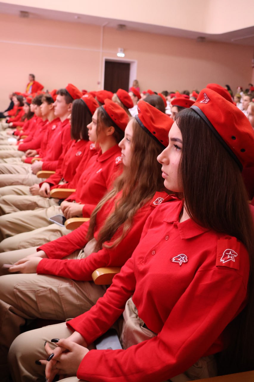 В Новомосковске прошел 3-й муниципальный слет юнармейцев «Наследники Героев» В Новомосковске прошел 3-й муниципальный слет юнармейцев «Наследники Героев»