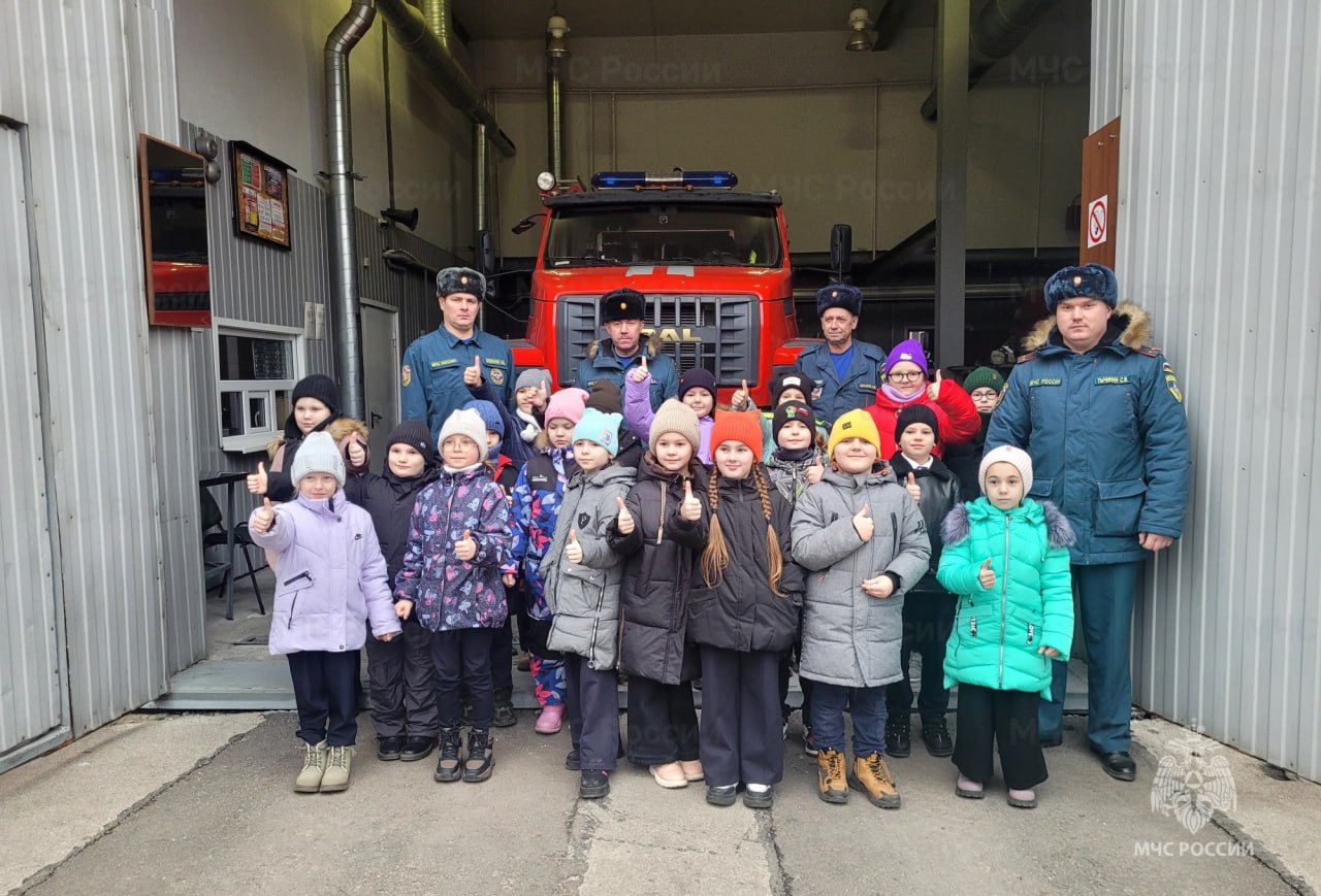 В Одоеве и Туле спасатели провели экскурсии в пожарные части для подрастающего поколения В Одоеве и Туле спасатели провели экскурсии в пожарные части для подрастающего поколения