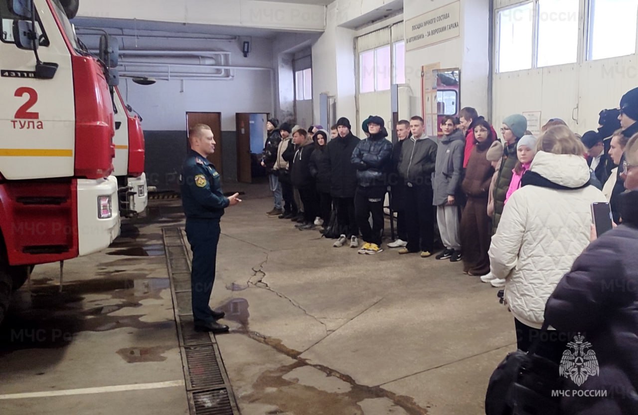 В Одоеве и Туле спасатели провели экскурсии в пожарные части для подрастающего поколения В Одоеве и Туле спасатели провели экскурсии в пожарные части для подрастающего поколения
