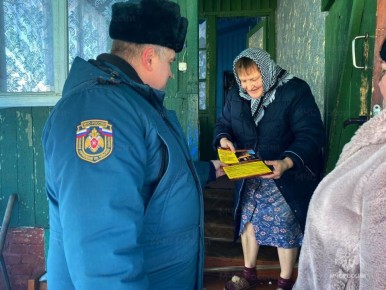 Спасатели напомнили взрослым о пожарной безопасности, а детям – как правильно эвакуироваться в случае пожара