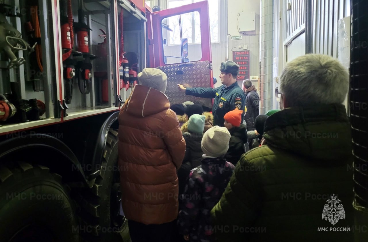 В Одоеве и Туле спасатели провели экскурсии в пожарные части для подрастающего поколения В Одоеве и Туле спасатели провели экскурсии в пожарные части для подрастающего поколения