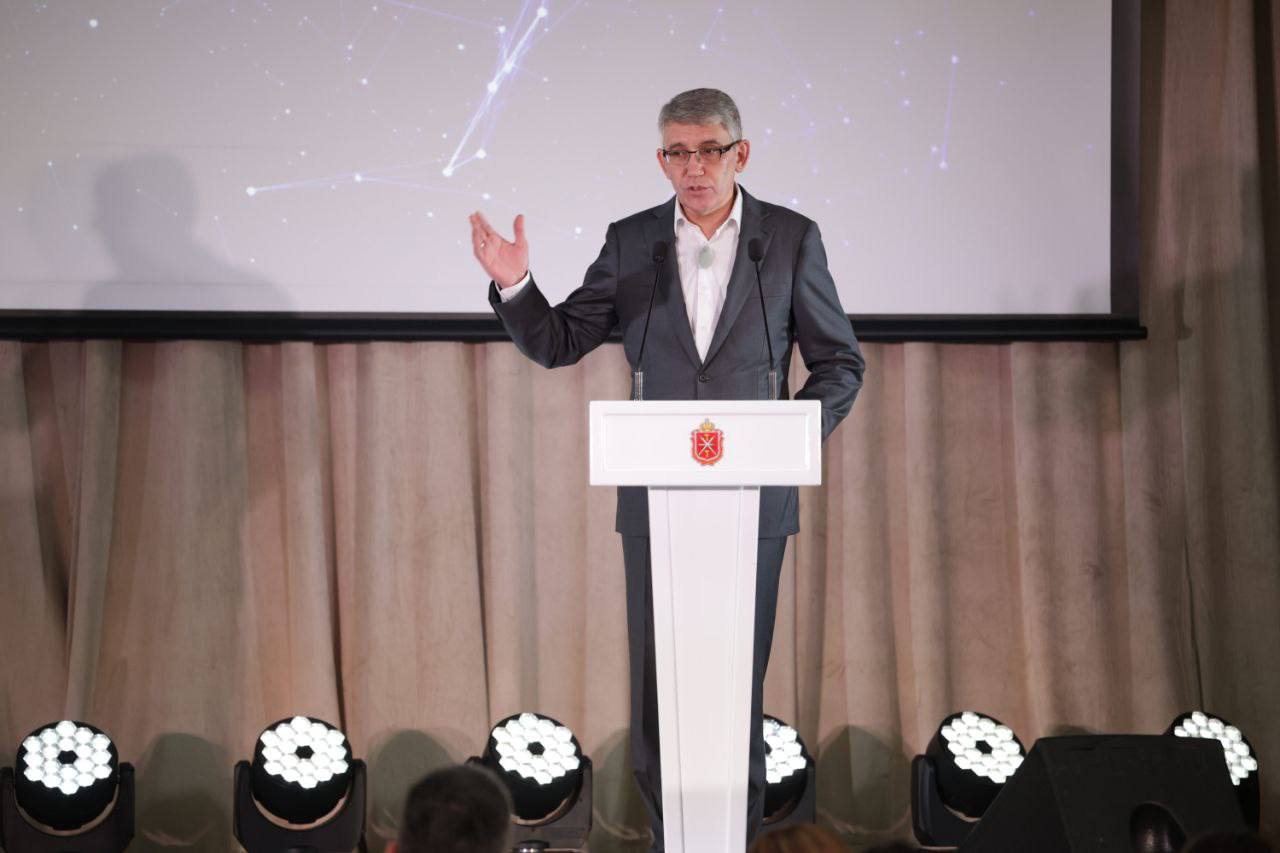 Дмитрий Миляев: Наградил победителей конкурса «Педагогический успех 71» Дмитрий Миляев: Наградил победителей конкурса «Педагогический успех 71»