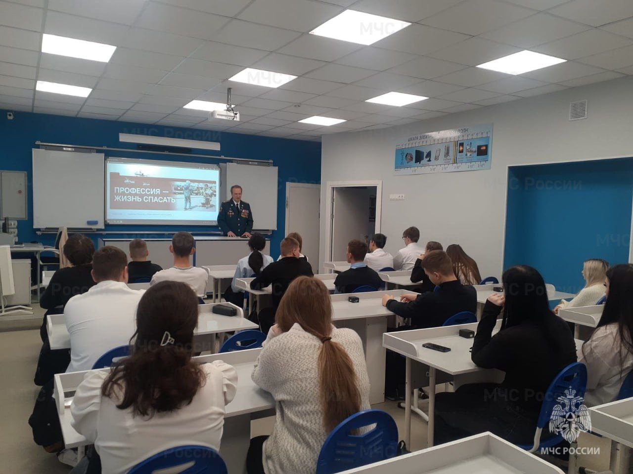 В одной из школ Воловского района прошли пожарно-тактические учения В одной из школ Воловского района прошли пожарно-тактические учения