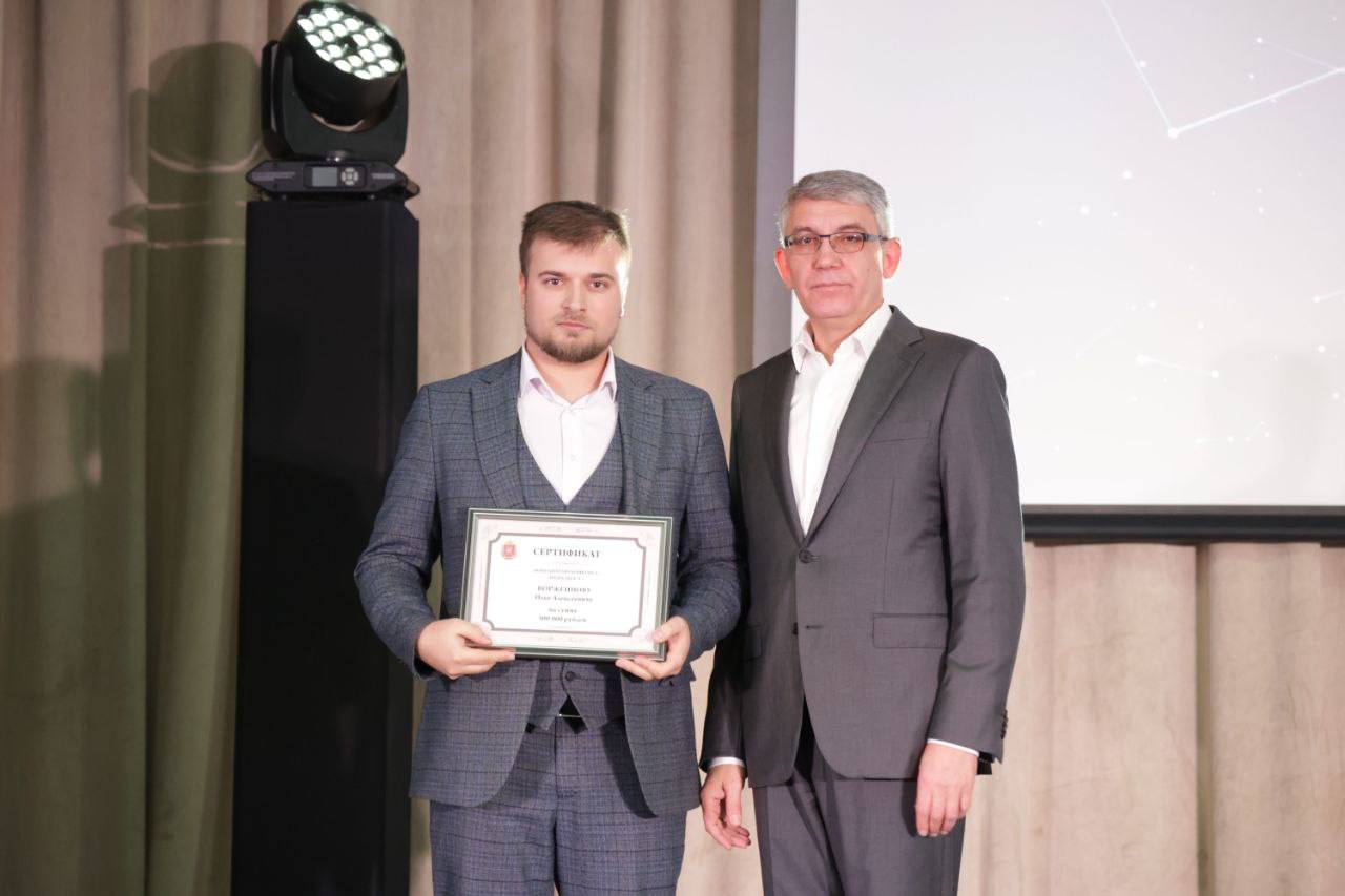 Дмитрий Миляев: Наградил победителей конкурса «Педагогический успех 71» Дмитрий Миляев: Наградил победителей конкурса «Педагогический успех 71»