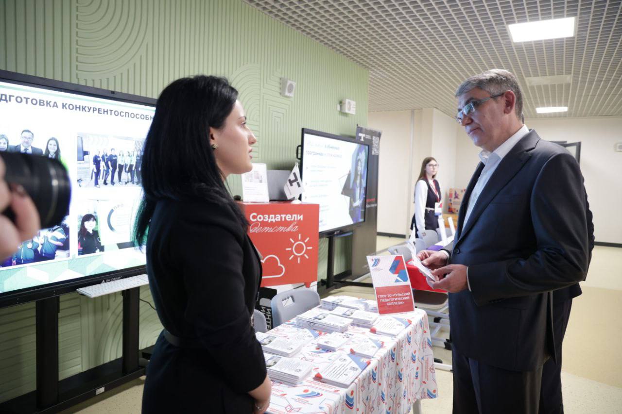 Дмитрий Миляев: Наградил победителей конкурса «Педагогический успех 71» Дмитрий Миляев: Наградил победителей конкурса «Педагогический успех 71»