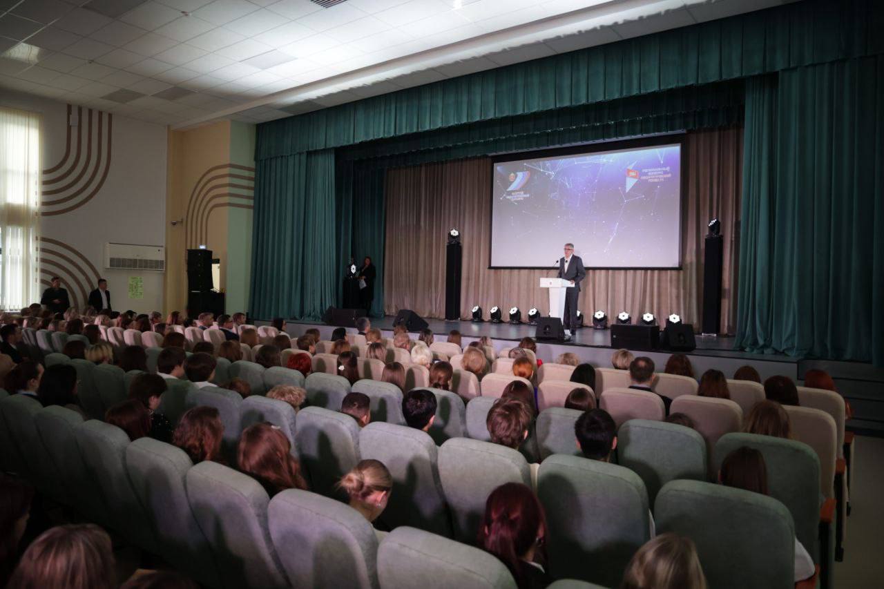 Дмитрий Миляев: Наградил победителей конкурса «Педагогический успех 71» Дмитрий Миляев: Наградил победителей конкурса «Педагогический успех 71»