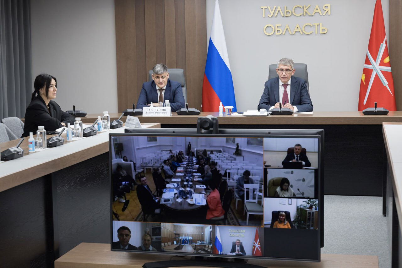 Губернатор Дмитрий Миляев принял участие в заседании наблюдательного совета Всероссийской акции «Портрет Героя»