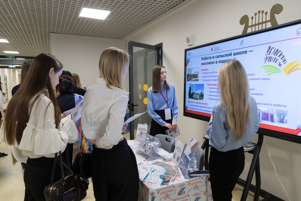 Учитель — звучит гордо: Губернатор Дмитрий Миляев наградил победителей конкурса «Педагогический успех 71» Учитель — звучит гордо: Губернатор Дмитрий Миляев наградил победителей конкурса «Педагогический успех 71»