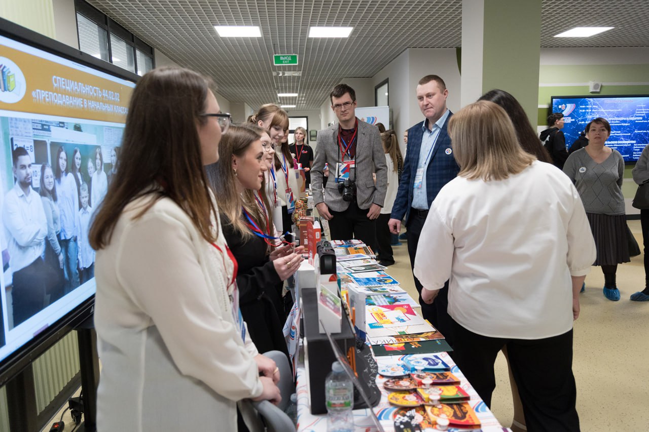 Учитель — звучит гордо: Губернатор Дмитрий Миляев наградил победителей конкурса «Педагогический успех 71» Учитель — звучит гордо: Губернатор Дмитрий Миляев наградил победителей конкурса «Педагогический успех 71»