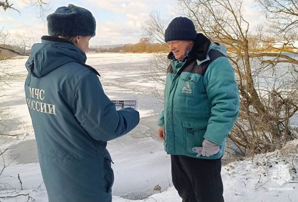 О средствах спасения на воде и безопасном нахождении у водоема напомнили населению инспекторы ГИМС МЧС России О средствах спасения на воде и безопасном нахождении у водоема напомнили населению инспекторы ГИМС МЧС России