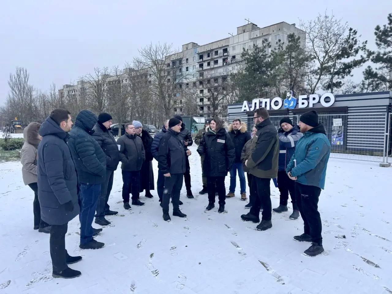 Дмитрий Миляев: В Мариуполе стартовало благоустройство сквера Победы Дмитрий Миляев: В Мариуполе стартовало благоустройство сквера Победы