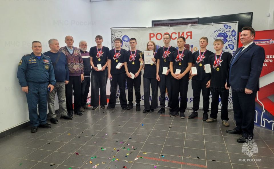В Одоеве спасатели приняли участие в закрытии «Больших Юнармейских Игр - 2025», а в Узловой - вручили знаки отличия юнармейцам