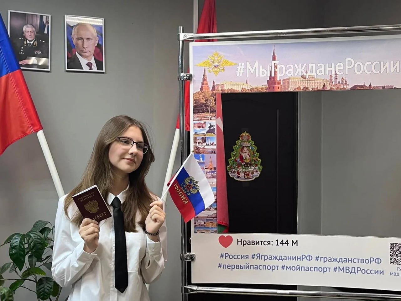 В День Конституции юные жители Тульской области получили свои первые паспорта в рамках Всероссийской акции «Мы – граждане России» В День Конституции юные жители Тульской области получили свои первые паспорта в рамках Всероссийской акции «Мы – граждане России»