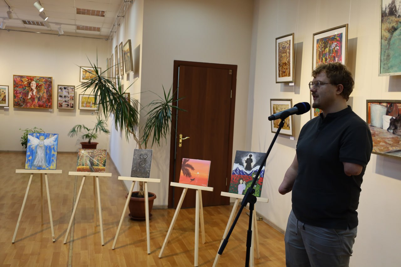 Персональная выставка картин Владислава Панова Персональная выставка картин Владислава Панова