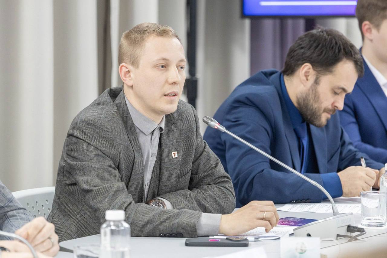 Дмитрий Миляев: Провел встречу с молодыми учеными Дмитрий Миляев: Провел встречу с молодыми учеными