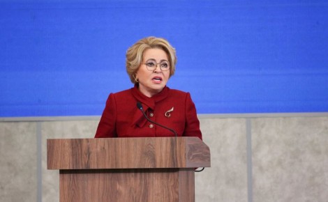 Условия выдачи семейной ипотеки не способствуют повышению рождаемости, считает Матвиенко: