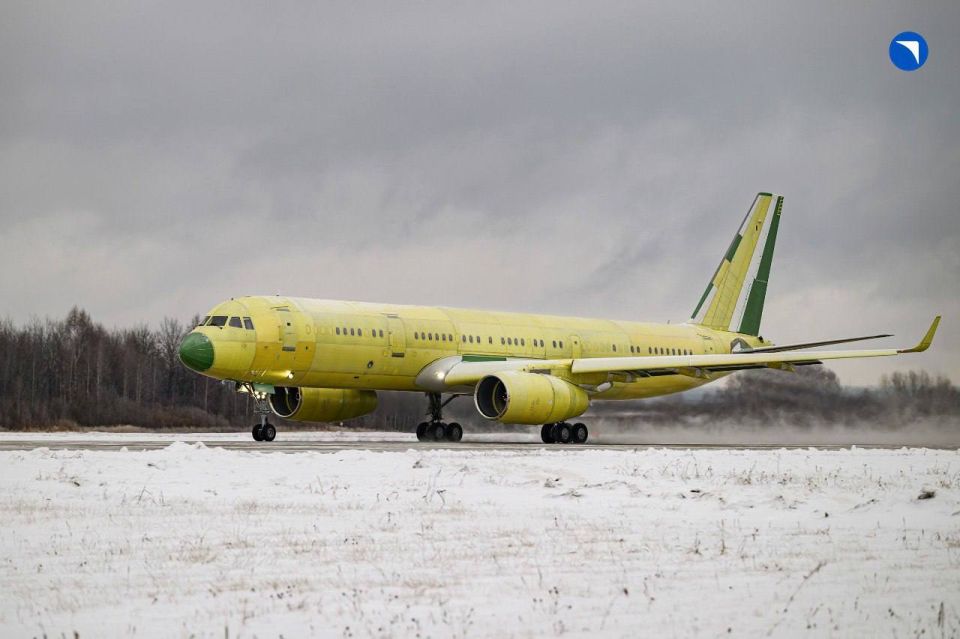 Новый Ту-214 в небе. Больше красивых фотографий в канун Нового года Недавно впервые взлетел Ту-214 новой постройки, пока в заводском грунте