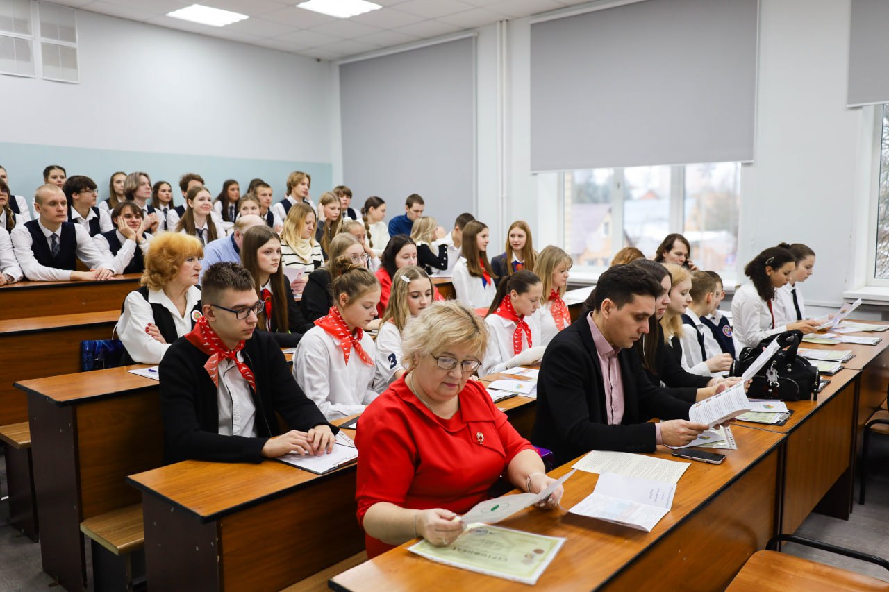 В Новомосковском лицее прошел региональный слет школьных клубов В Новомосковском лицее прошел региональный слет школьных клубов