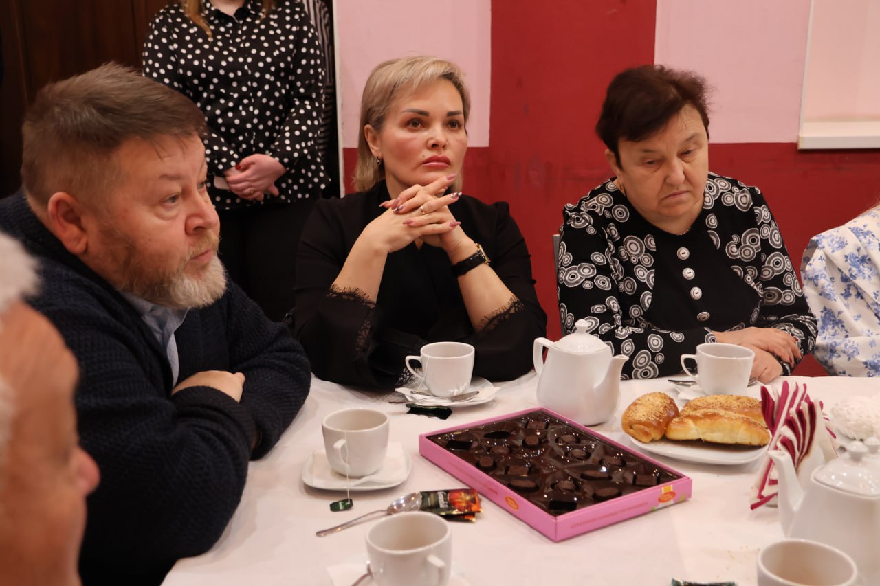 Вчера в Городском ДК состоялась дружеская встреча волонтёров СВО, представителей городской власти и регионального исполкома Общероссийского народного фронта Вчера в Городском ДК состоялась дружеская встреча волонтёров СВО, представителей городской власти и регионального исполкома Общероссийского народного фронта