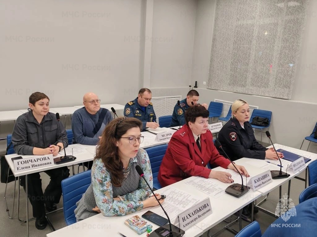 О пожарной безопасности и безопасности на водоёмах рассказали родителям со всего региона специалисты МЧС России О пожарной безопасности и безопасности на водоёмах рассказали родителям со всего региона специалисты МЧС России