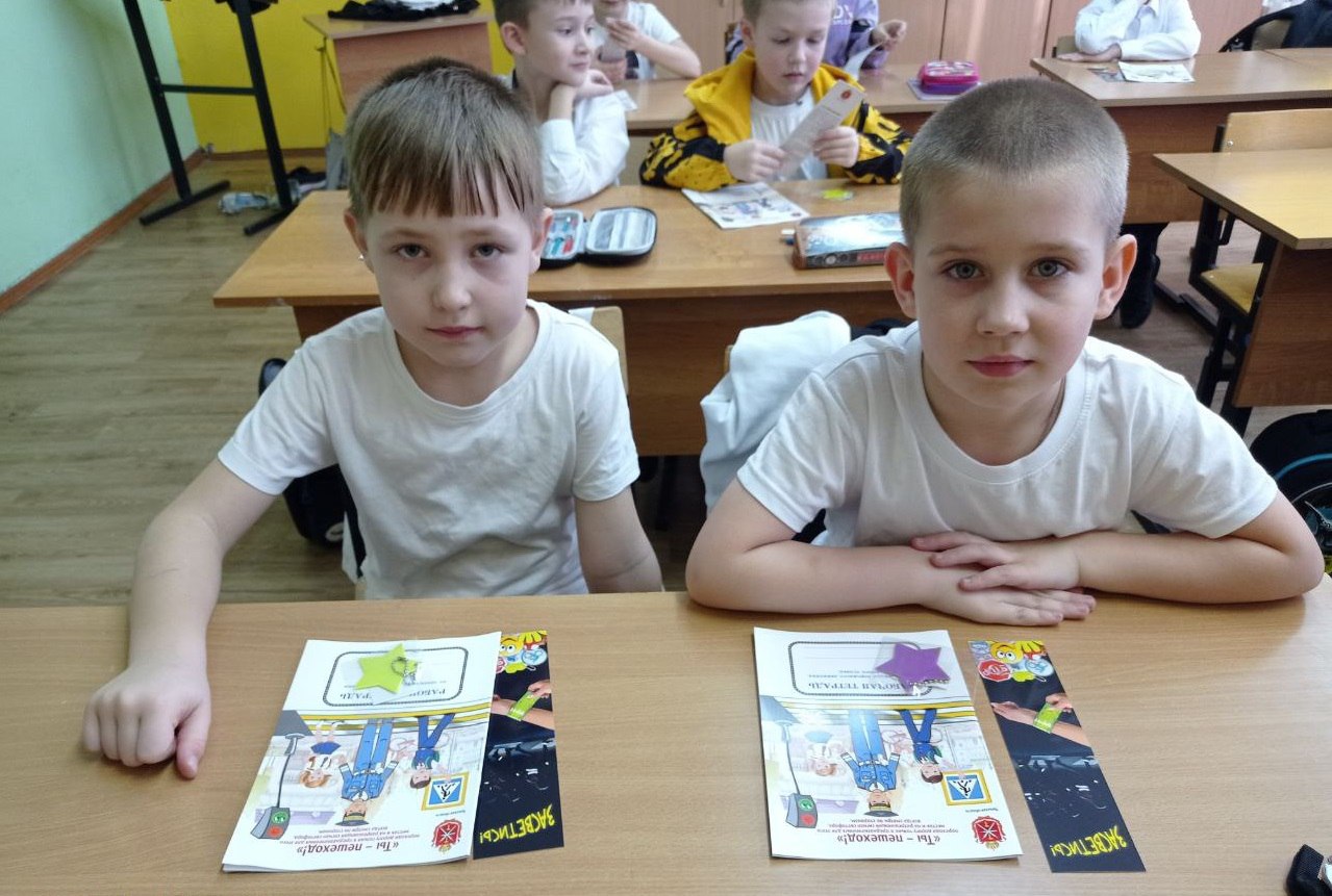 Сотрудники Госавтоинспекции Тульской области проводят с школьниками уроки безопасности перед зимними каникулами Сотрудники Госавтоинспекции Тульской области проводят с школьниками уроки безопасности перед зимними каникулами