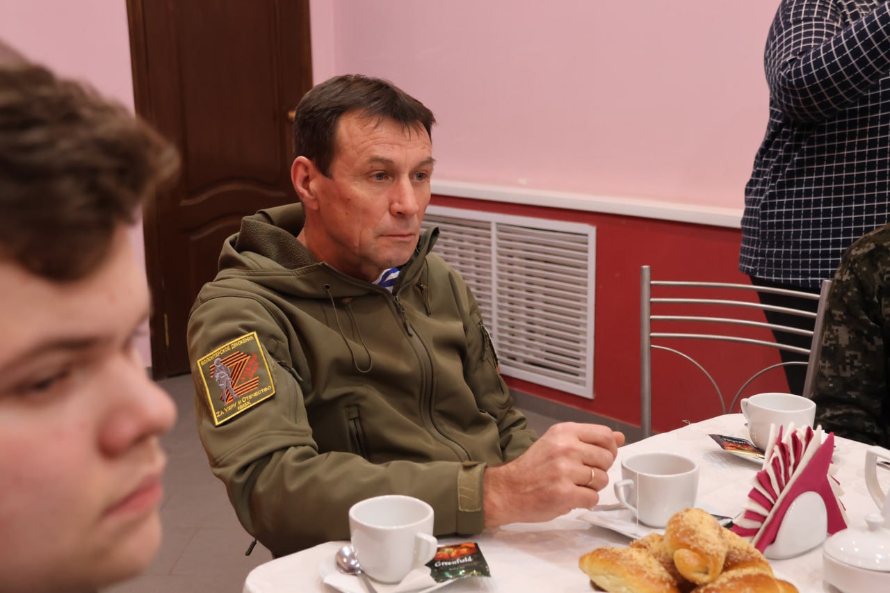 Вчера в Городском ДК состоялась дружеская встреча волонтёров СВО, представителей городской власти и регионального исполкома Общероссийского народного фронта Вчера в Городском ДК состоялась дружеская встреча волонтёров СВО, представителей городской власти и регионального исполкома Общероссийского народного фронта