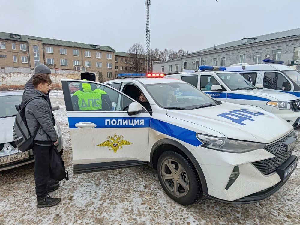 Сегодня в новомосковском ОМВД прошел День открытых дверей Сегодня в новомосковском ОМВД прошел День открытых дверей