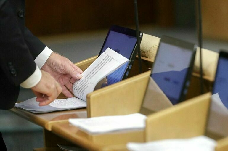 Алексей Журавлев: Предлагается под защиту государства взять людей, пострадавших от боевых действий, поэтому документ и охватывает не только новые российские регионы, но и приграничье, где до сих пор нередки обстрелы со...