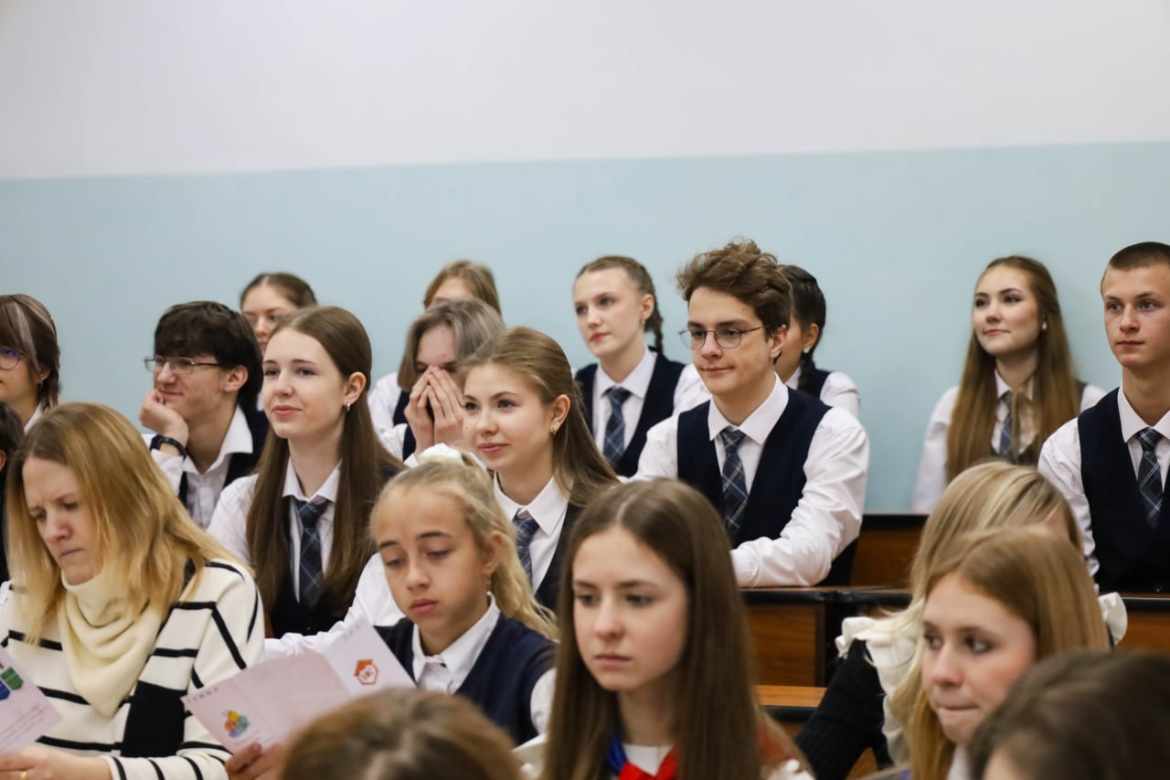 В Новомосковском лицее прошел региональный слет школьных клубов В Новомосковском лицее прошел региональный слет школьных клубов